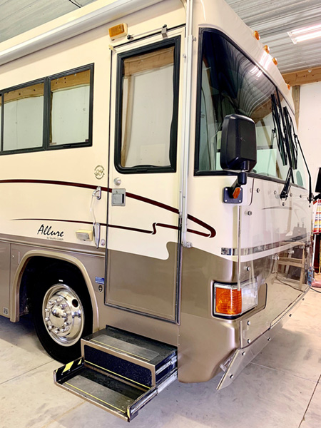 the front right corner of an RV
